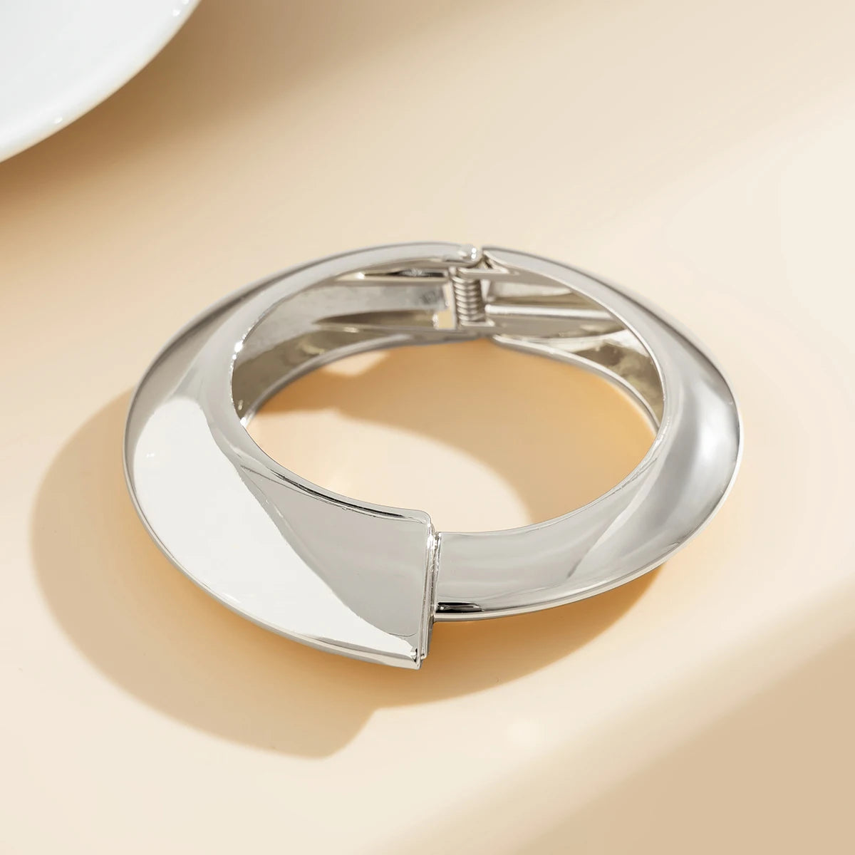 Salircon Unique Design Irregular Geometric Metal Bangles for Women Elegant Classic Oval Imitation Pearl Open Bracelets Jewelry
