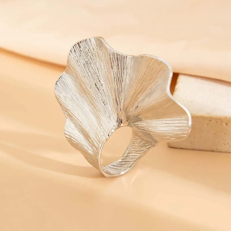 Fashion Metal Irregular Texture Rings for Women Exaggerated Gold Color Fold Leaf Wide Personality Rings Jewelry Party Gifts