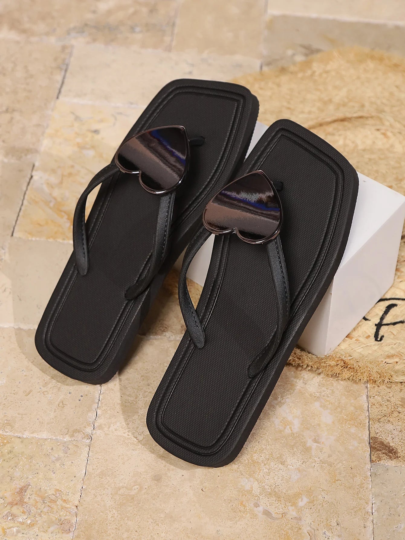 Summer Flats Flip Flops 2025 New Outer Wear Slippers Non-Slip Women's Beach Flip Flops