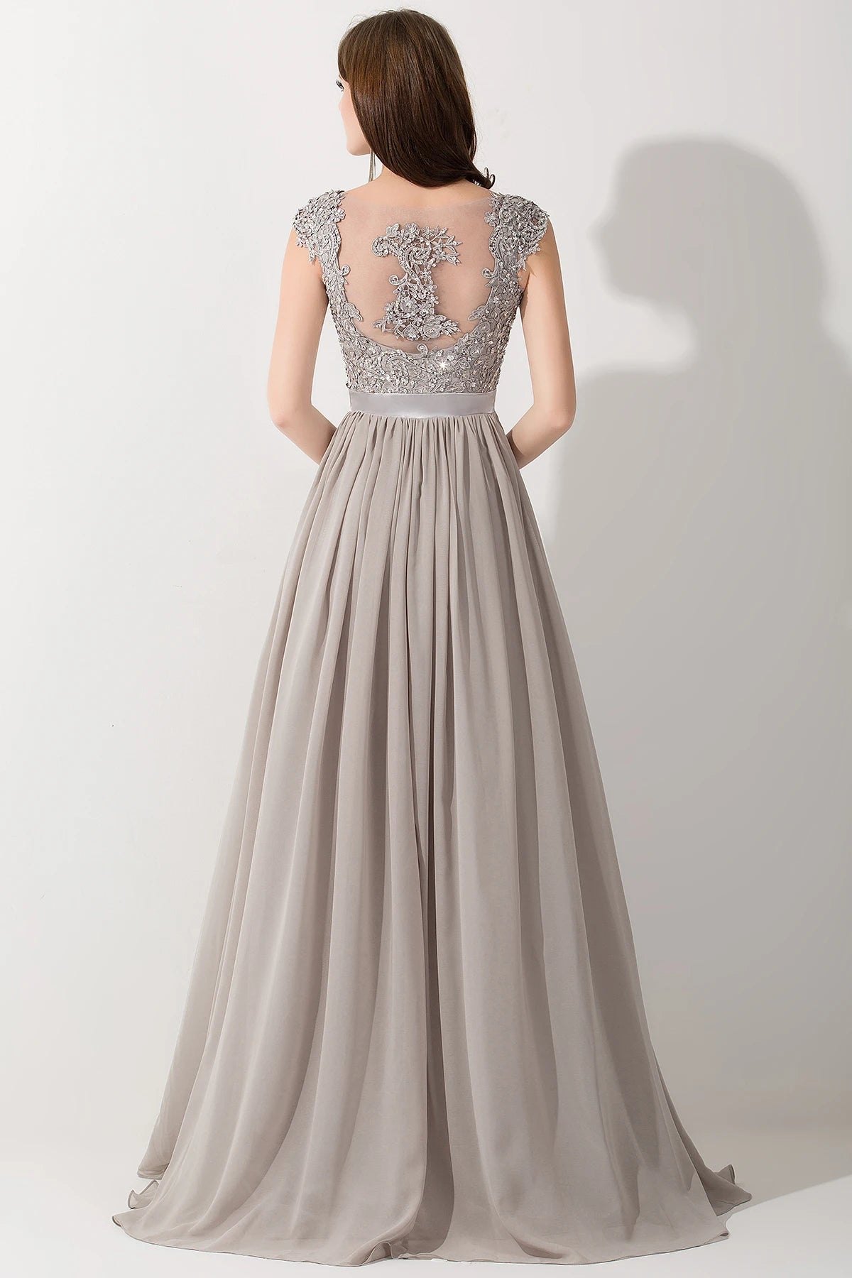 2024 Burgundy Bridesmaid Dresses Elegant Long Beading Pearls Bodice Chiffon  V Neck A Line Maxi Gown Wedding Party  Gowns