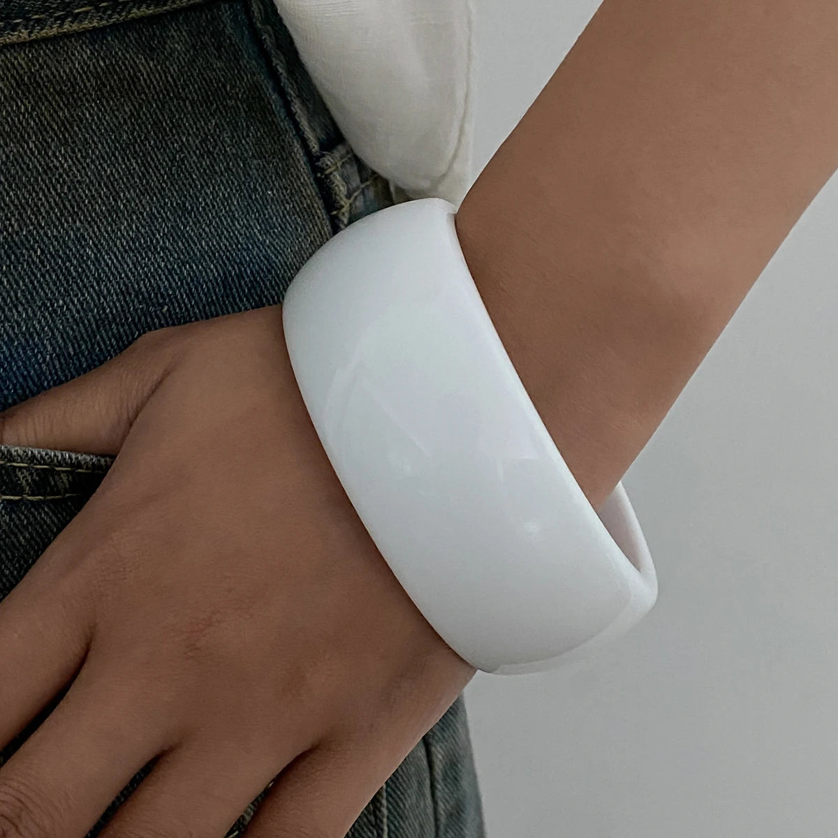 Salircon 4 Styles Vintage Punk Irregular White Resin Cuff Elastic Bangles Women Boho Wide Geometric Bracelets Y2K Jewelry Gifts