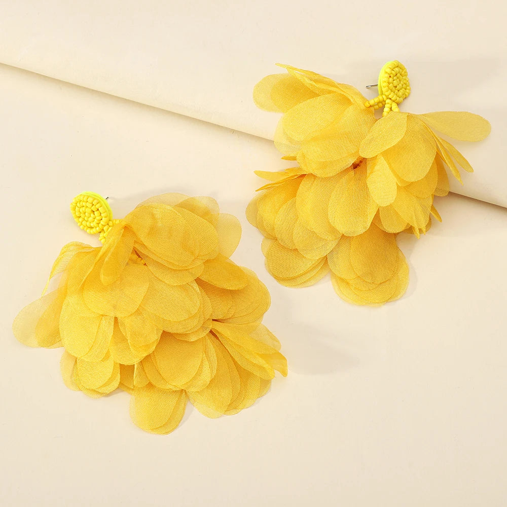Charm Flower Petals Elegant Beaded Charm Decor Piercing Dangle Earrings For Women Trend Luxury Design Wedding Party Jewelry Gift