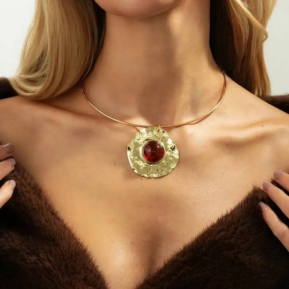 KunJoe Elegant Circle Torques Choker Necklace for Women Vintage Resin Round Pendant Necklace 2026 Fashion Jewelry on the Neck