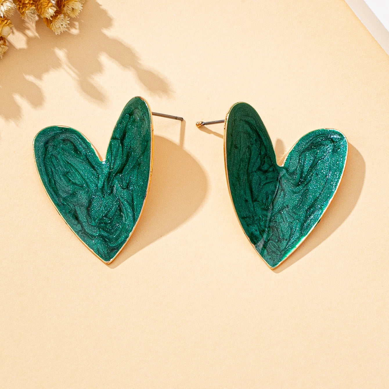 A Pair of Women's Earrings, Smooth Irregular Heart-Shaped Earrings, Suitable for Everyday Wear and Vacation Wear