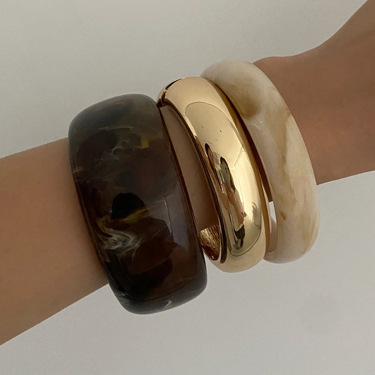 Salircon Vintage Punk Beige Coffee Thick Irregular Resin Acrylic Bangles Women Geometric Wide Cuff Bracelet Y2K Pulseras Jewelry