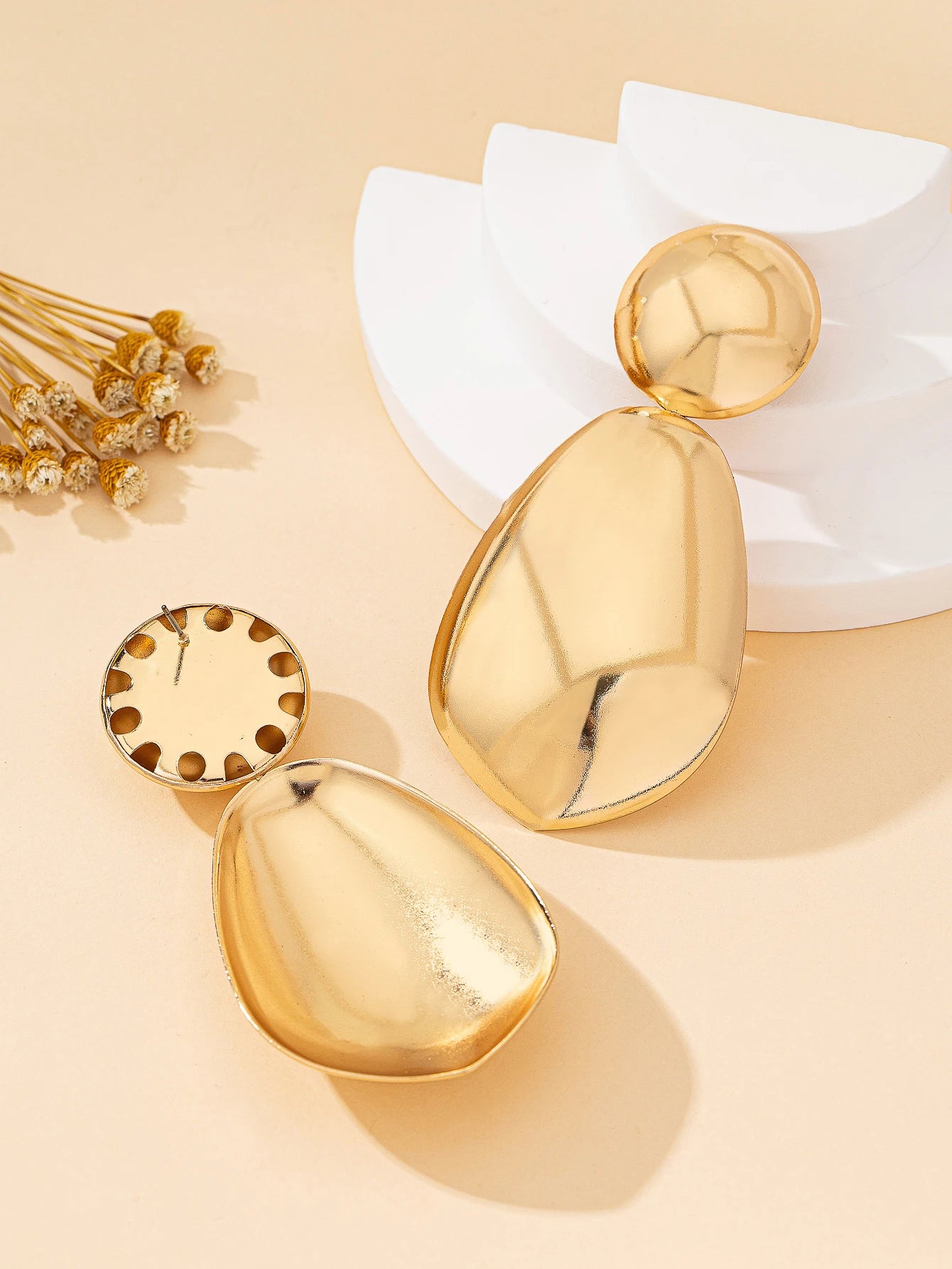 A Pair of Exaggerated Large Gold Water Drop Earrings, Metal Texture Double Ball Pendant Earrings, European and American Style High-End Sculptural Earrings, Gift for Girlfriend or Best Friend