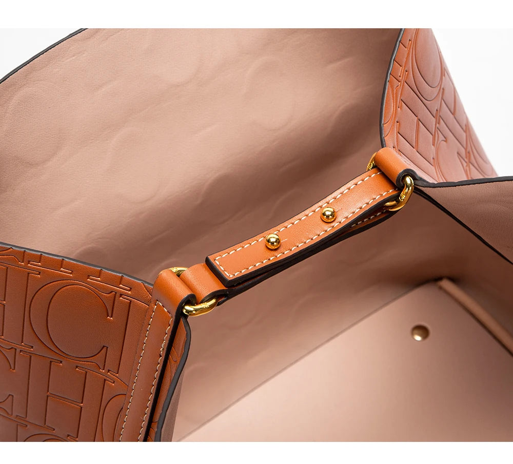 CH High Quality Solid Color Simple Style Women's Large Capacity Handbag Suitable Daily Commuting Fashionable Versatile