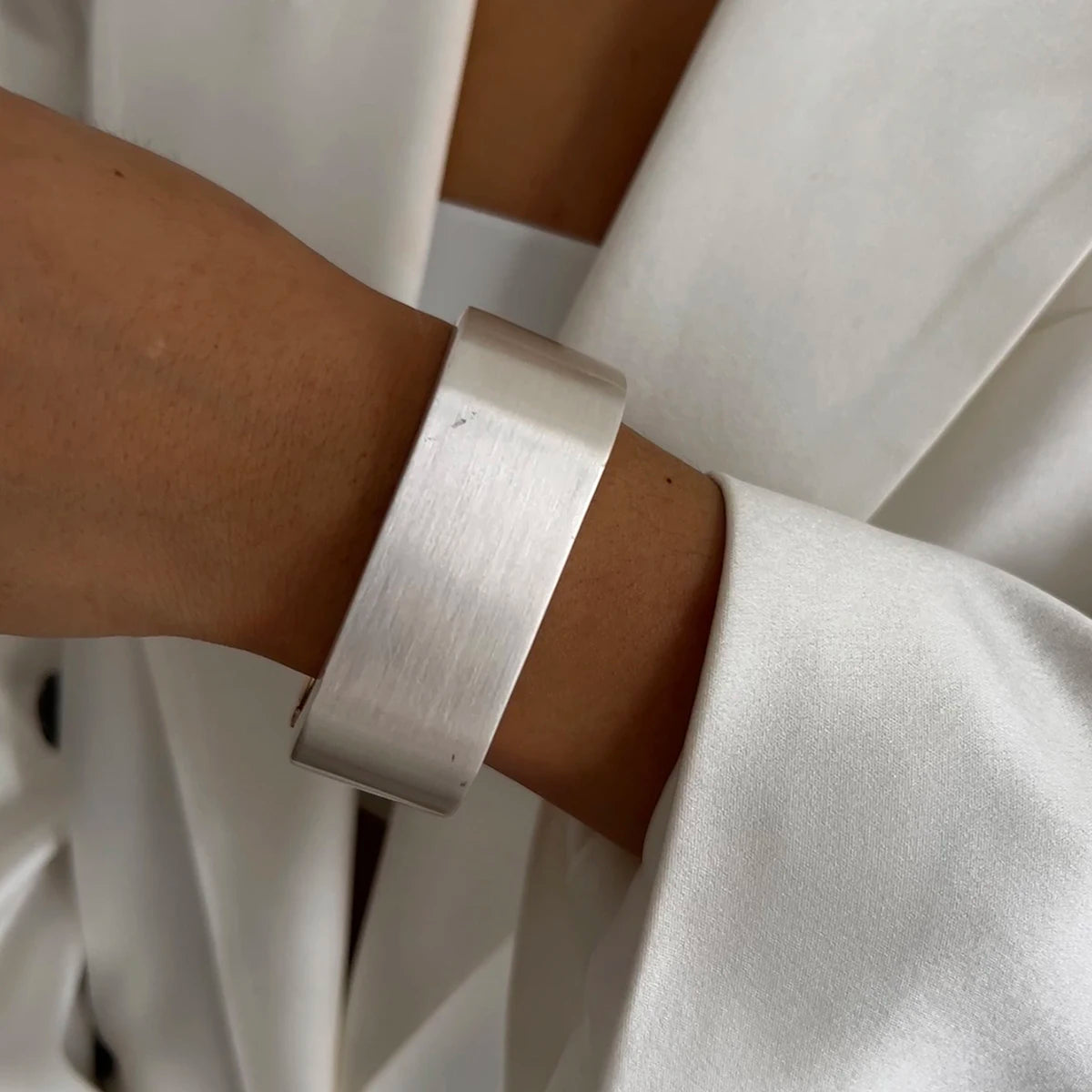 Salircon Trendy Simple Geometric Smooth Wide Spring Bangles for Women Double Layer Curved Metal Bracelet Ladies Party Jewelry