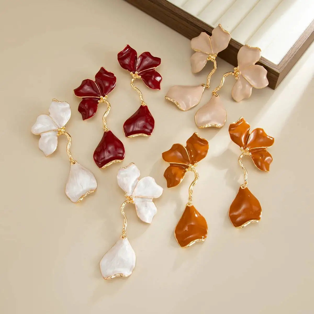 Salircon Fashion Elegant Oil Drop Petals Pendant Earrings for Women Classic Luxury Irregular Long Earrings Party Wedding Jewelry