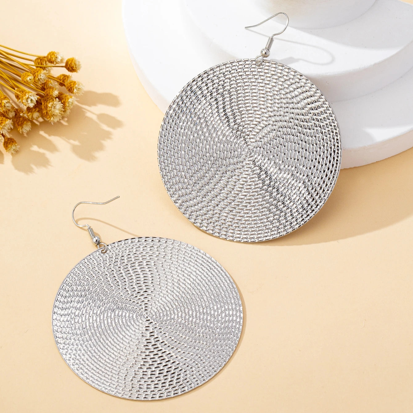 Women's Pendant Earrings, Metal Geometric Exaggerated Round Earrings, Suitable for Daily Wear and Vacation Wear