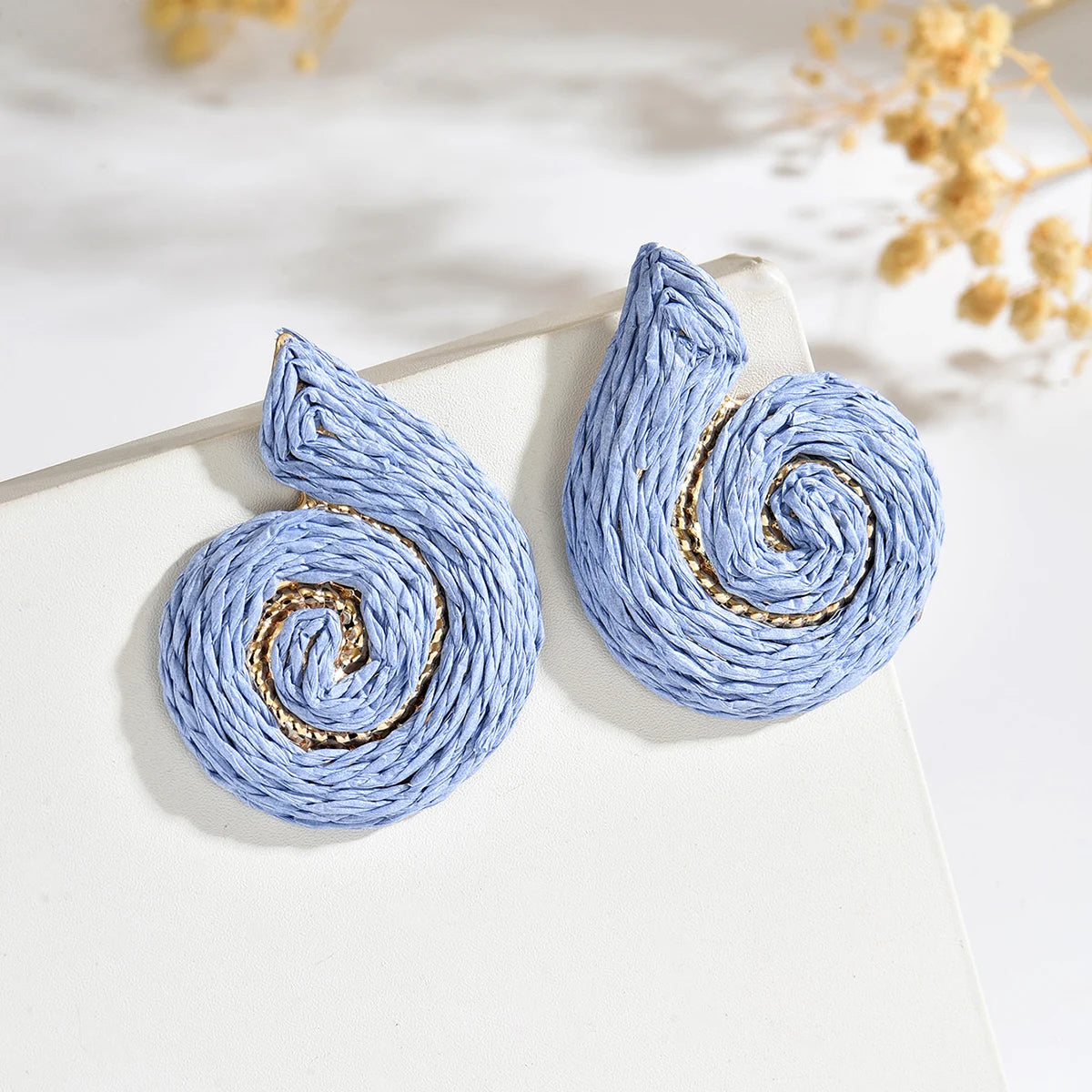 Women Handmade Woven Straw Snail Earrings Multicolor Spiral Conch Raffia Stud Earrings Bohemian Ocean Holiday Accessories