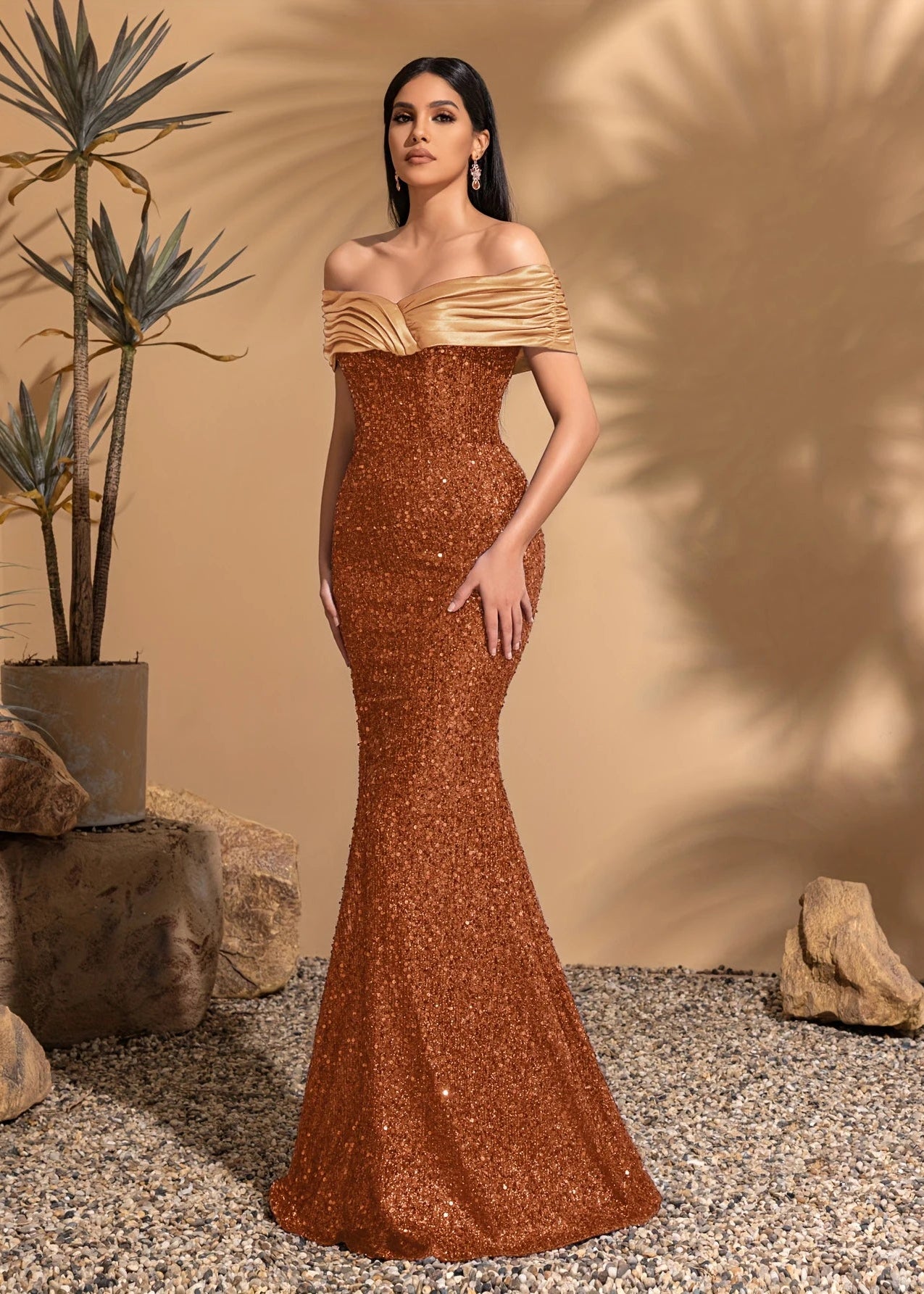 Off-the-shoulder pleated hip-hugging dress, elegant and chic dress
