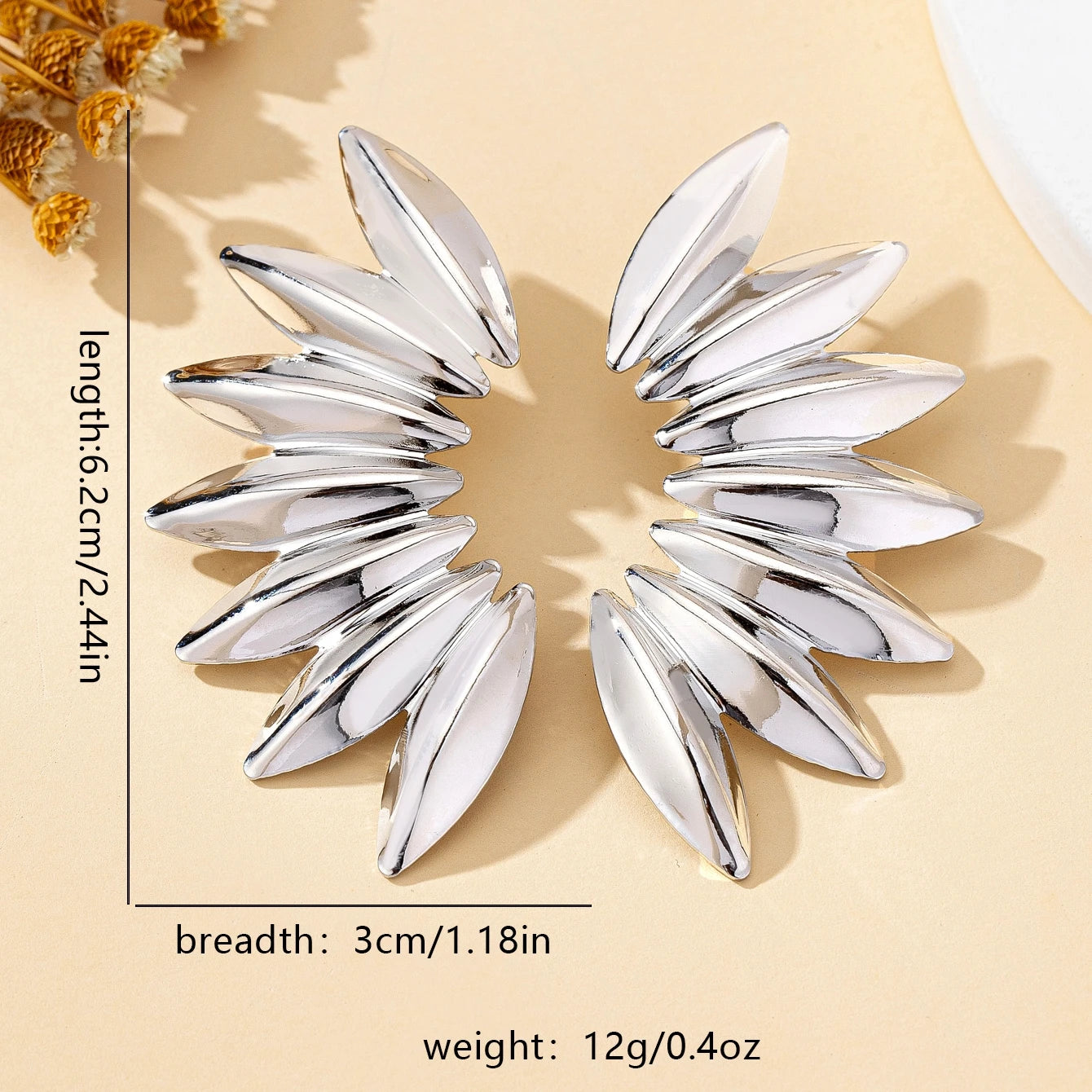 A Pair of Women's Fashion Earrings, Creative Retro Exaggerated Punk Metal Fan-Shaped Earrings, Suitable for Daily Wear and Parties