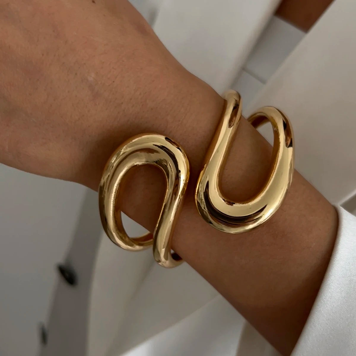 Salircon Trendy Simple Geometric Smooth Wide Spring Bangles for Women Double Layer Curved Metal Bracelet Ladies Party Jewelry