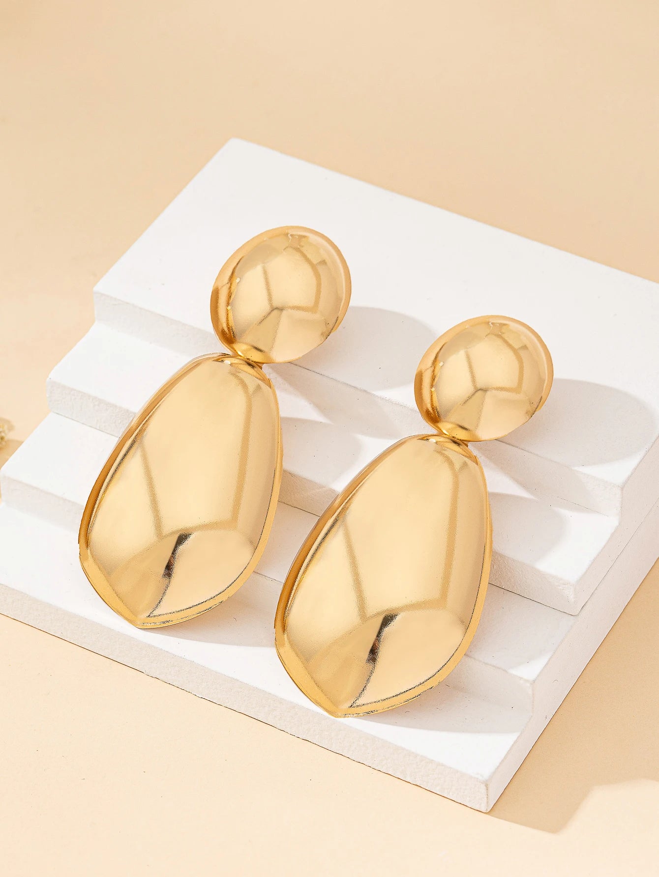 A Pair of Exaggerated Large Gold Water Drop Earrings, Metal Texture Double Ball Pendant Earrings, European and American Style High-End Sculptural Earrings, Gift for Girlfriend or Best Friend