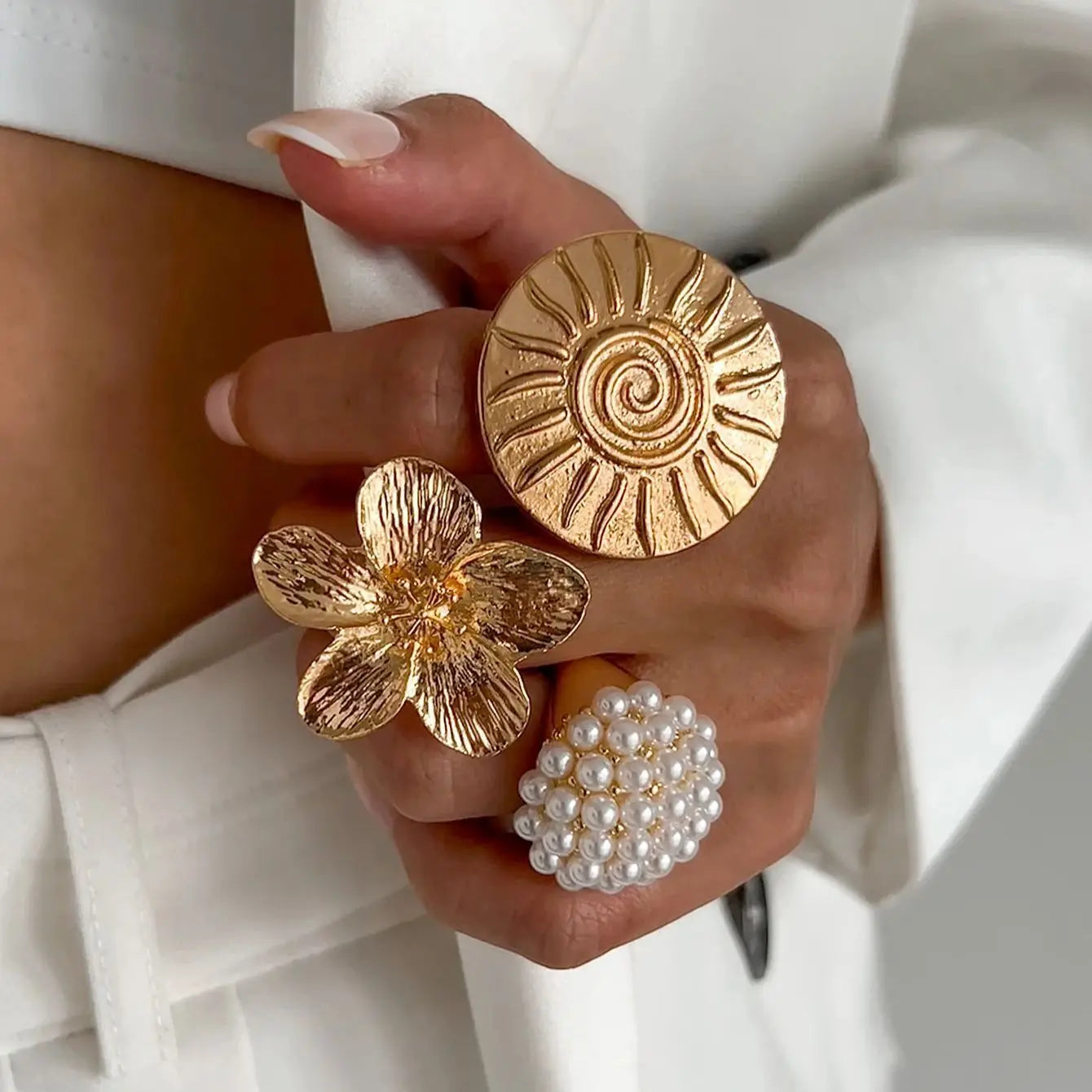 Salircon Vintage Ethnic Sun Pattern Flower Petal Rings Women Elegant Small Ball Imitation Pearl Finger Adjustable Ring Jewelry