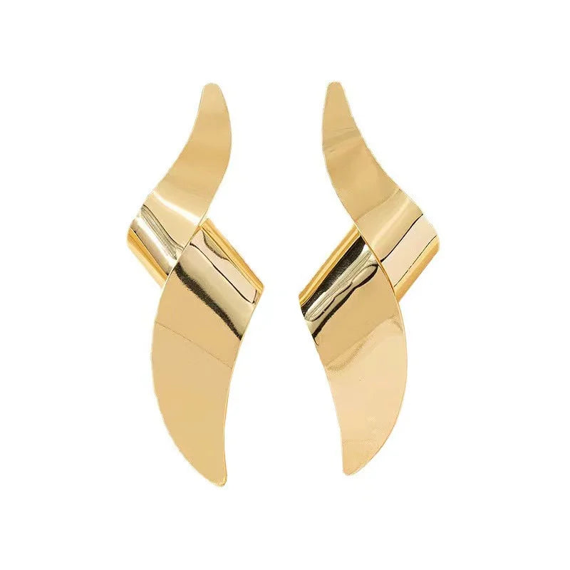 A Pair of Women's Earrings, Exaggerated Irregular Geometric Red Earrings, Suitable for Daily Wear and Vacation Wear