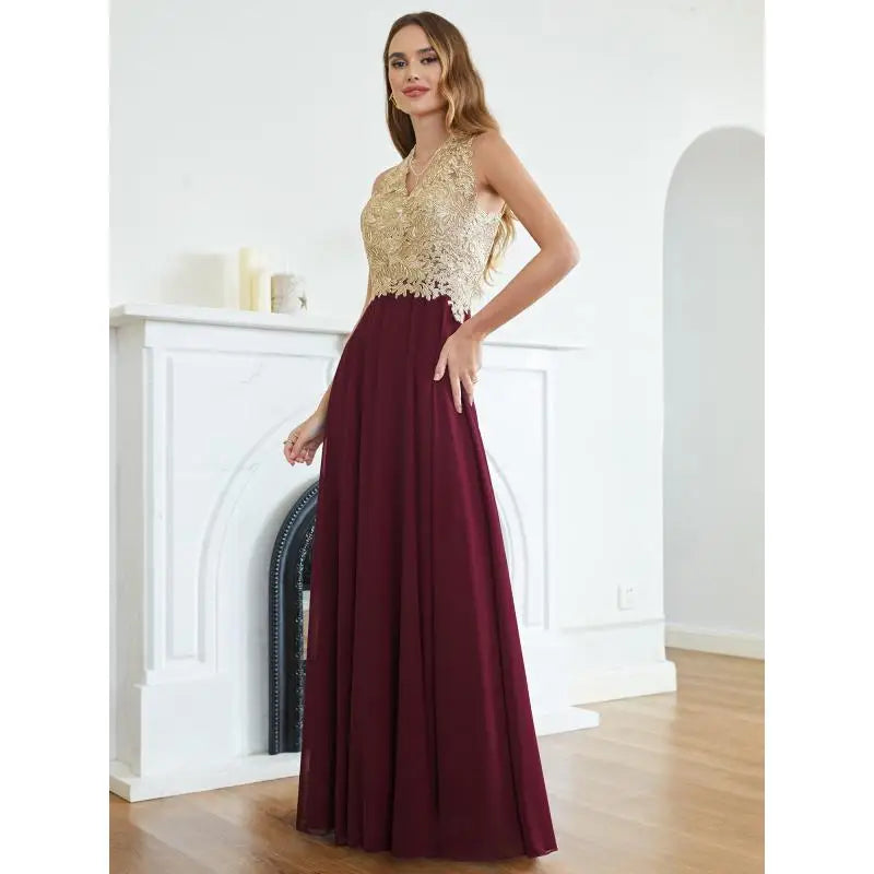 Charming V-Neck Sleelvess Bridesmaid Dress A Line Sparking Gold Appqulies Prom Formal Dresses Chiffon Gown Wedding Party Evening
