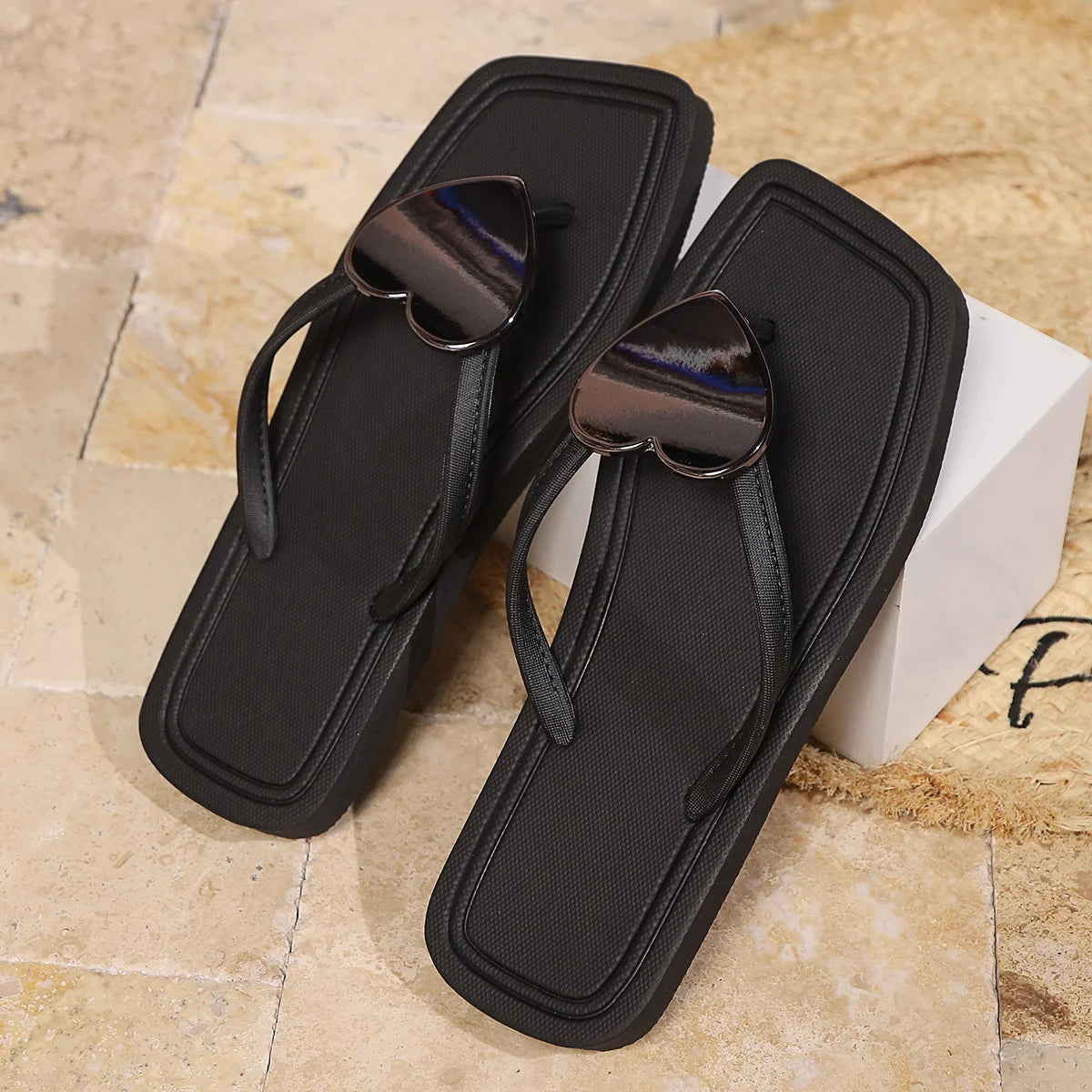 Summer Flats Flip Flops 2025 New Outer Wear Slippers Non-Slip Women's Beach Flip Flops