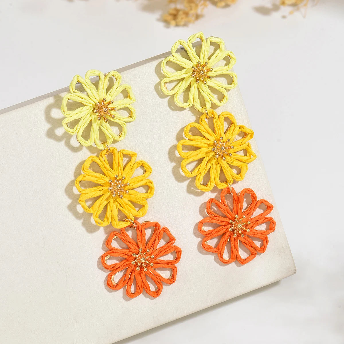 Women Handmade Woven Straw Triple Flower Earrings Ombre Cream Brown Daisy Dangling Earrings Bohemian Seaside Holiday Accessories