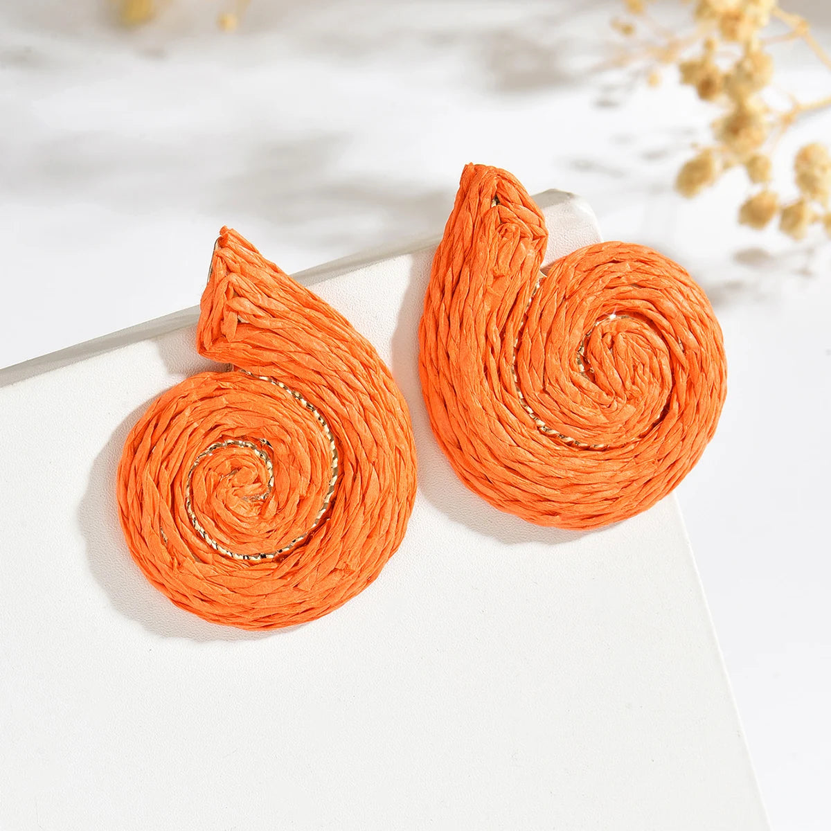 Women Handmade Woven Straw Snail Earrings Multicolor Spiral Conch Raffia Stud Earrings Bohemian Ocean Holiday Accessories