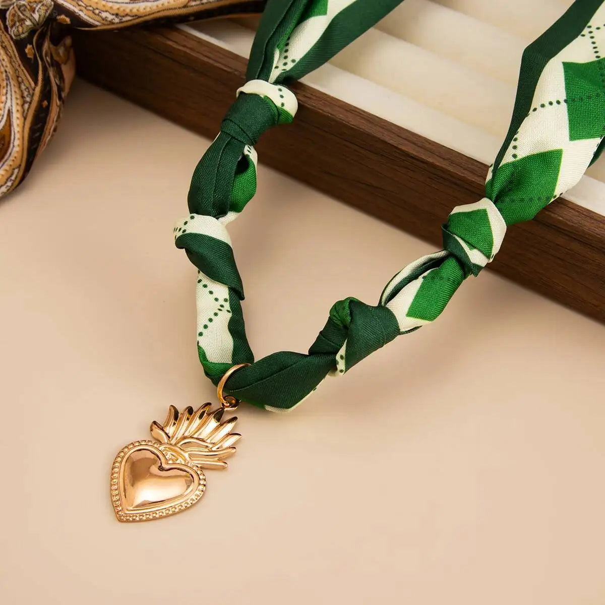 Salircon Trendy Handmade Green Silk Ribbon Love Heart Pendant Necklace for Women Elegant Adjustable Clavicle Chain Charm Jewelry