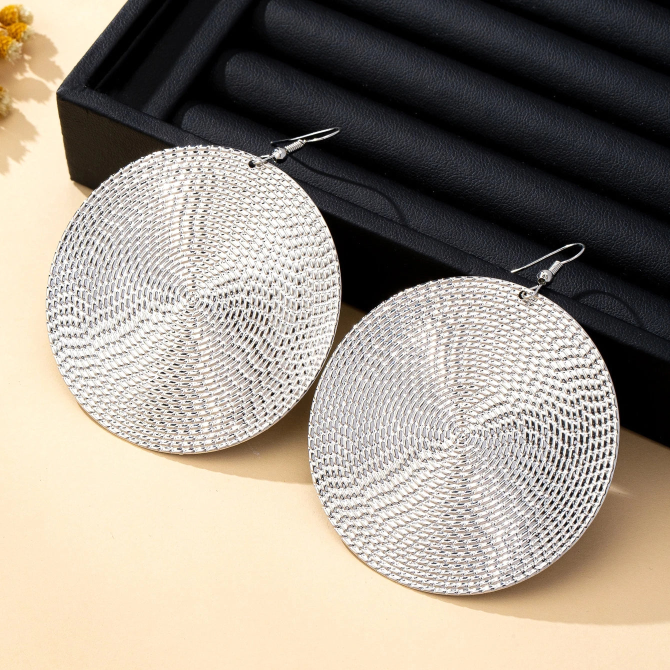 Women's Pendant Earrings, Metal Geometric Exaggerated Round Earrings, Suitable for Daily Wear and Vacation Wear