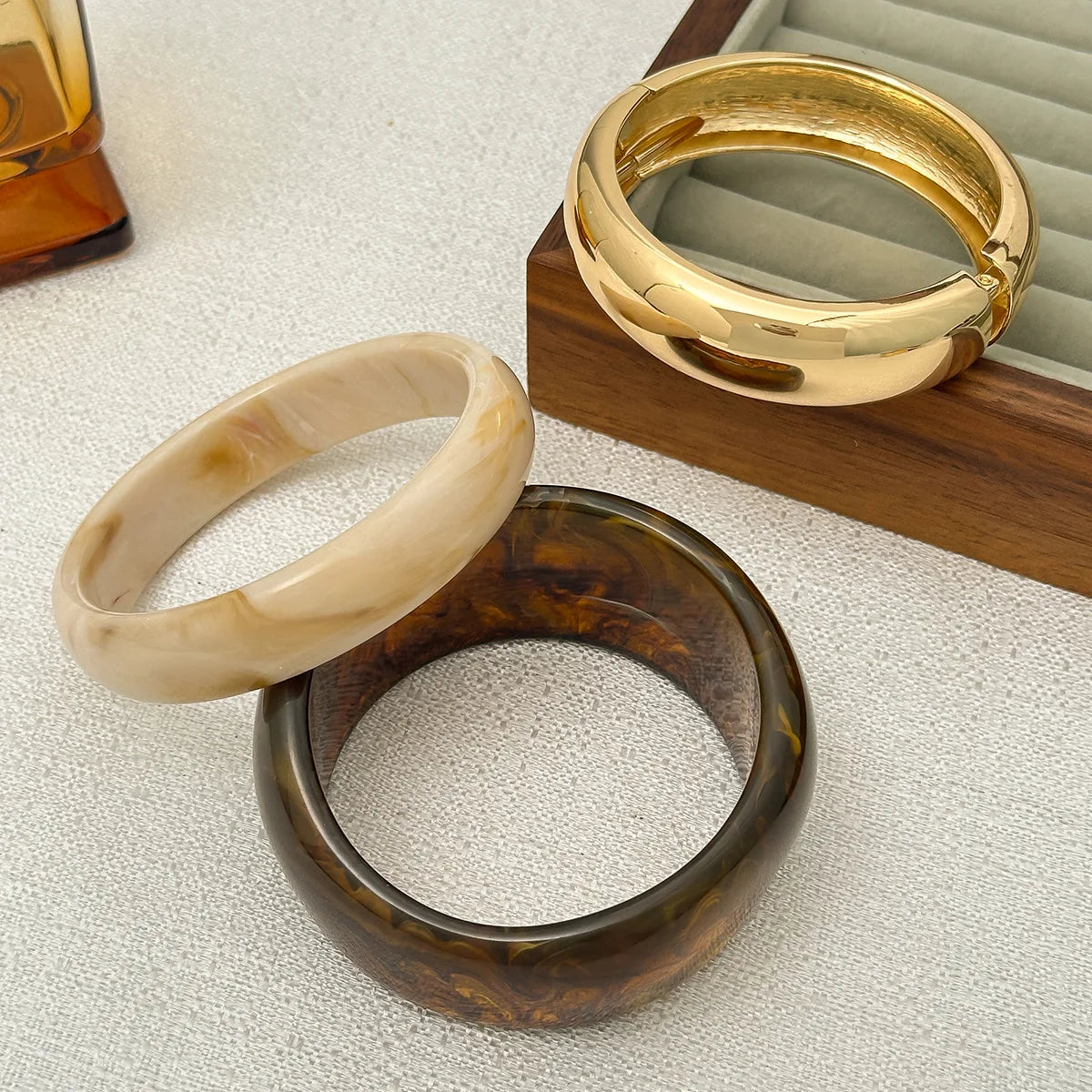 Salircon Vintage Punk Beige Coffee Thick Irregular Resin Acrylic Bangles Women Geometric Wide Cuff Bracelet Y2K Pulseras Jewelry