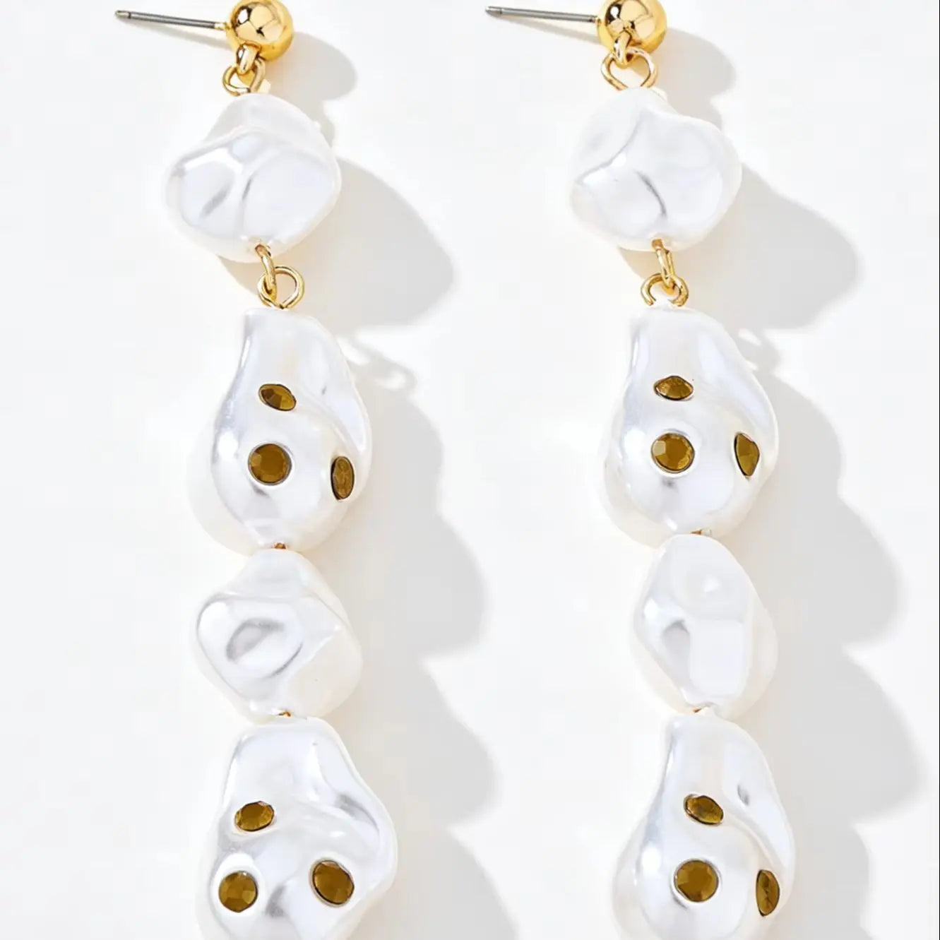 A Pair of Women's Fashionable Dangle Earrings, Simple and Elegant Baroque-Style Earrings with Faux Pearls and Glass Gemstones, Suitable for Daily Wear, Vacations, and as a Gift