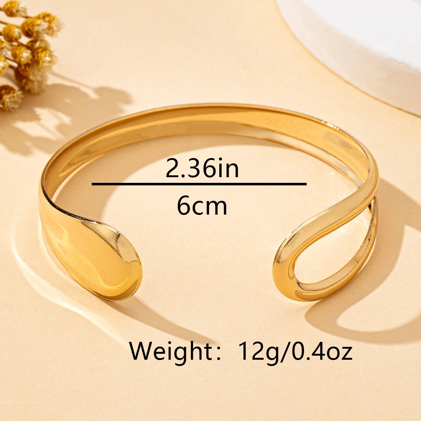 A Fashionable Women's Open Bracelet with a Stylish and Versatile Hollow Geometric Design, Suitable for Everyday Wear