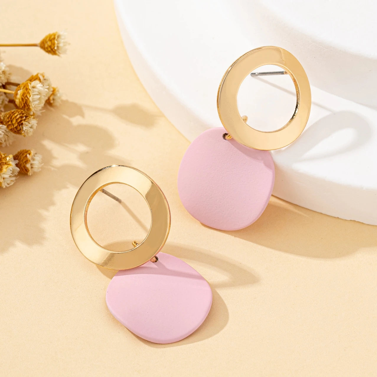 A Pair of Women's Earrings Wave Pattern Geometric Round Disc Stud Earrings Suitable for Daily and Vacation Wear