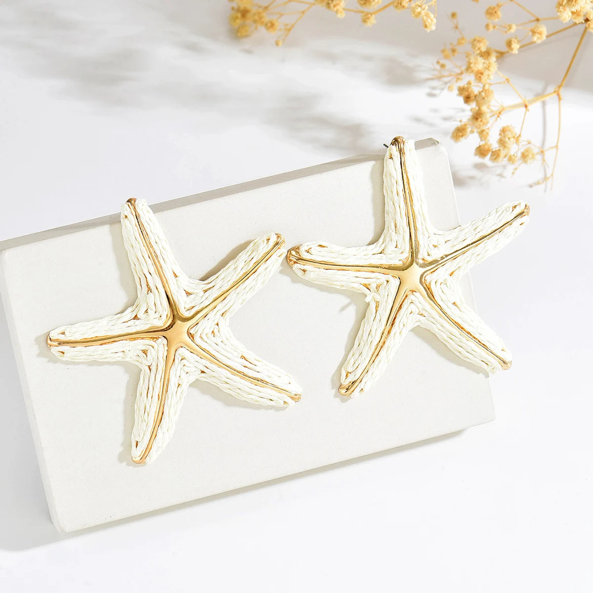Women Handmade Woven Raffia Starfish Earrings Gold Metal Center Ocean Sea Star Stud Earrings Bohemian Holiday Beach Accessories