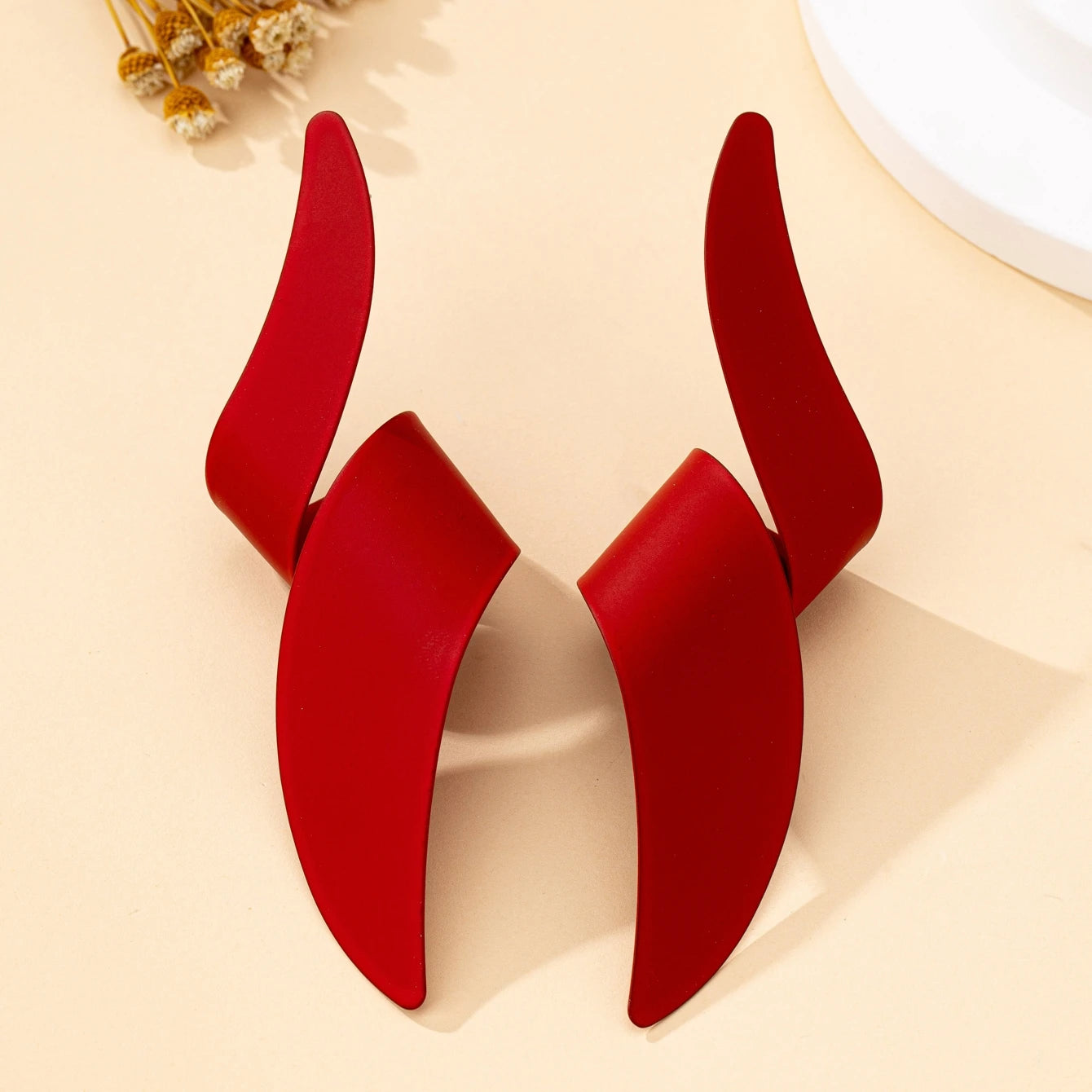 A Pair of Women's Earrings, Exaggerated Irregular Geometric Red Earrings, Suitable for Daily Wear and Vacation Wear