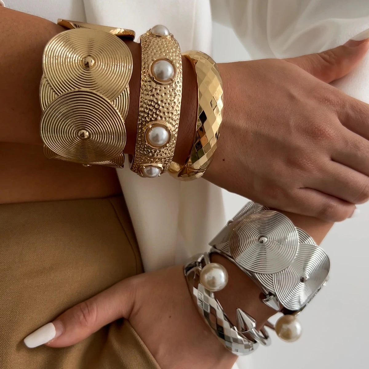 Salircon Aesthetic Design Vintage Geometric Texture Chunky Metal Bangles Women Charm Imitation Pearl Spring Bracelets Jewelry