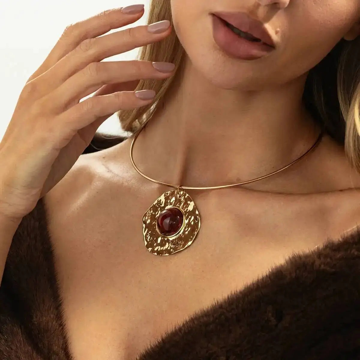 KunJoe Elegant Circle Torques Choker Necklace for Women Vintage Resin Round Pendant Necklace 2026 Fashion Jewelry on the Neck