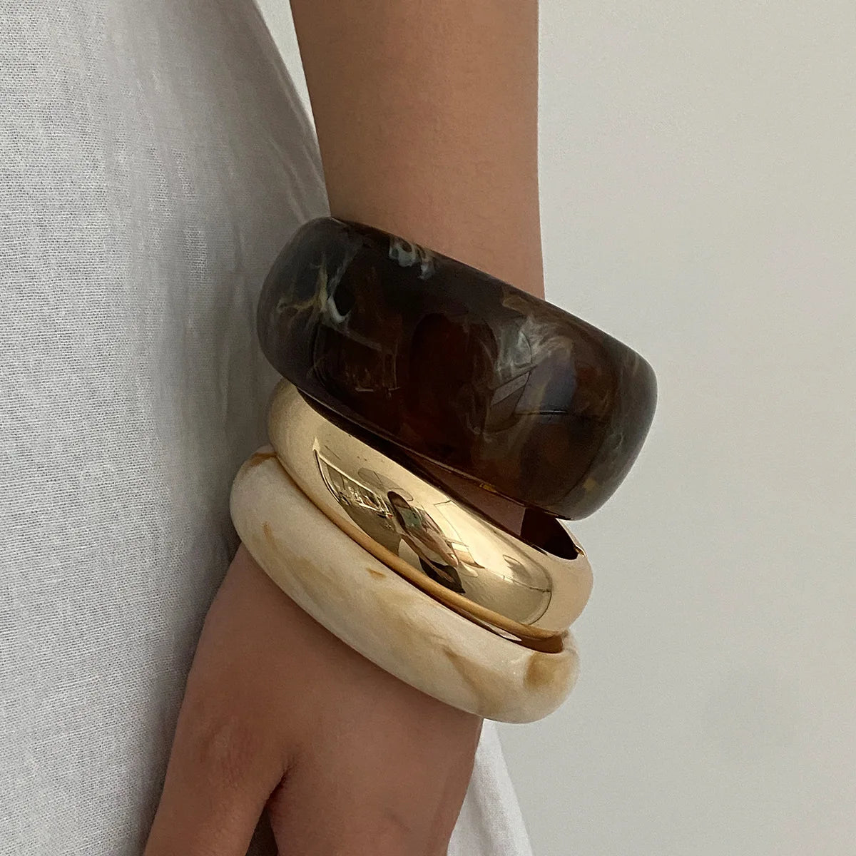 Salircon Vintage Punk Beige Coffee Thick Irregular Resin Acrylic Bangles Women Geometric Wide Cuff Bracelet Y2K Pulseras Jewelry