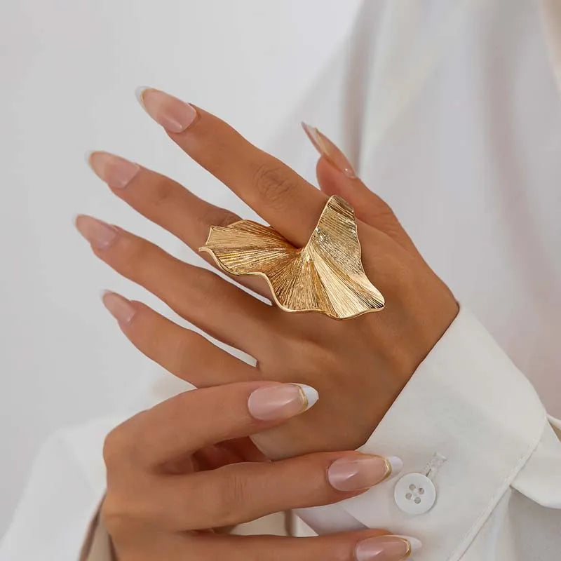 Fashion Metal Irregular Texture Rings for Women Exaggerated Gold Color Fold Leaf Wide Personality Rings Jewelry Party Gifts