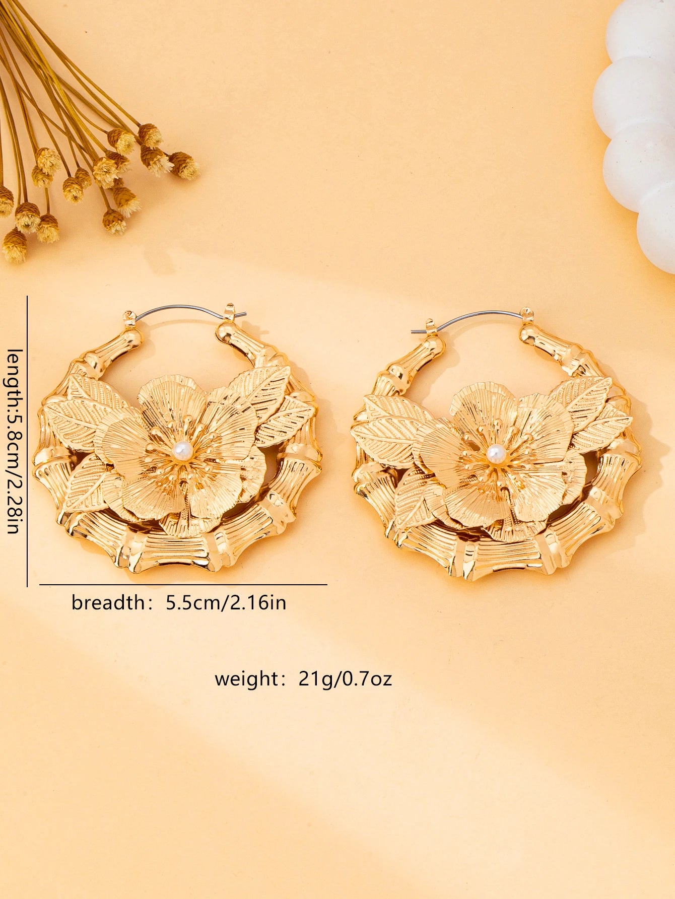 A Pair of Women's Fashionable Earrings, Bohemian Style Flower-Shaped Earrings, Suitable for Daily Wear, Vacations, and Gift-Giving
