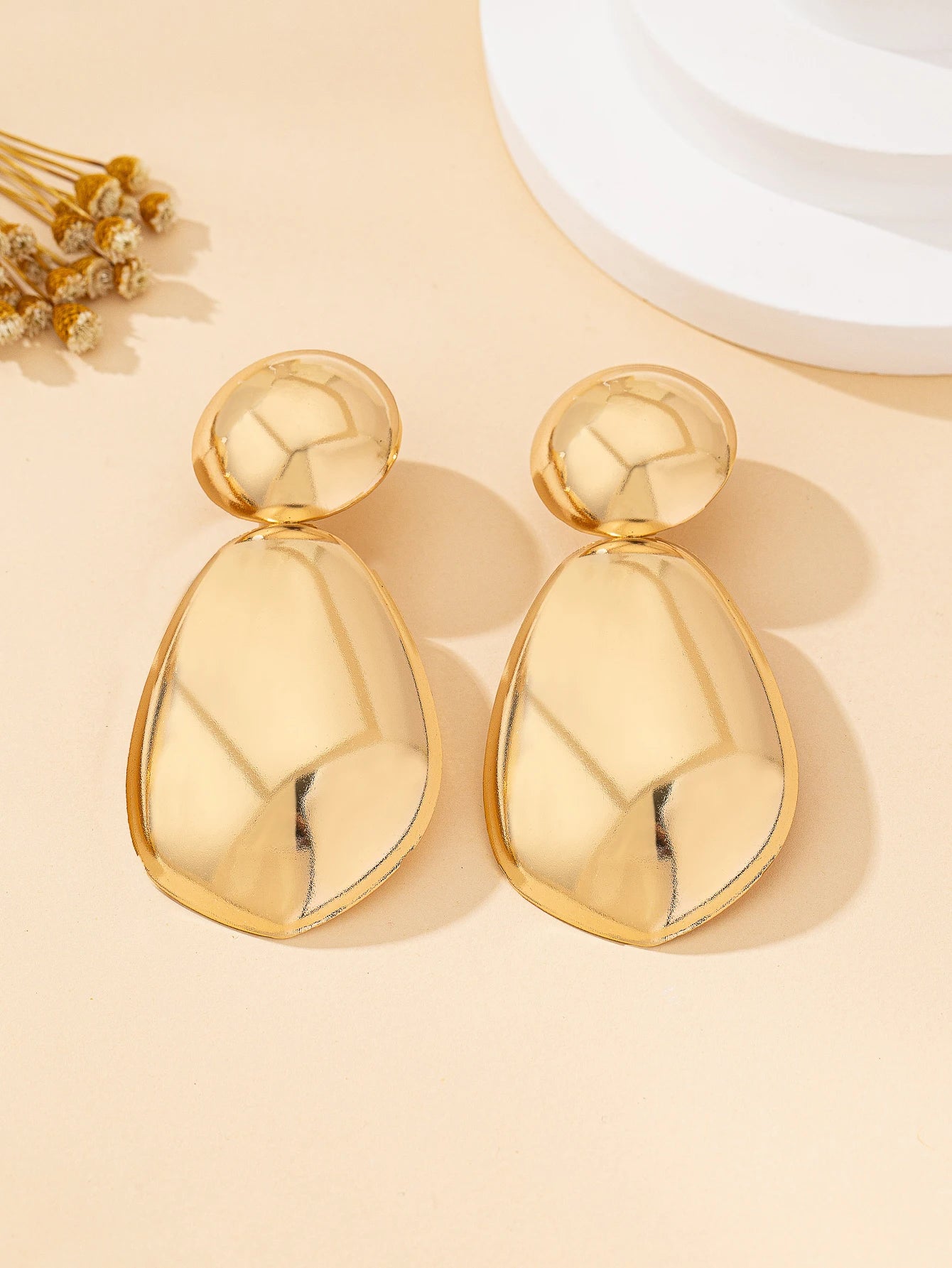 A Pair of Exaggerated Large Gold Water Drop Earrings, Metal Texture Double Ball Pendant Earrings, European and American Style High-End Sculptural Earrings, Gift for Girlfriend or Best Friend