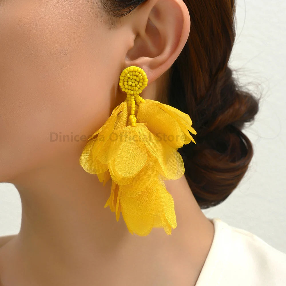 Charm Flower Petals Elegant Beaded Charm Decor Piercing Dangle Earrings For Women Trend Luxury Design Wedding Party Jewelry Gift