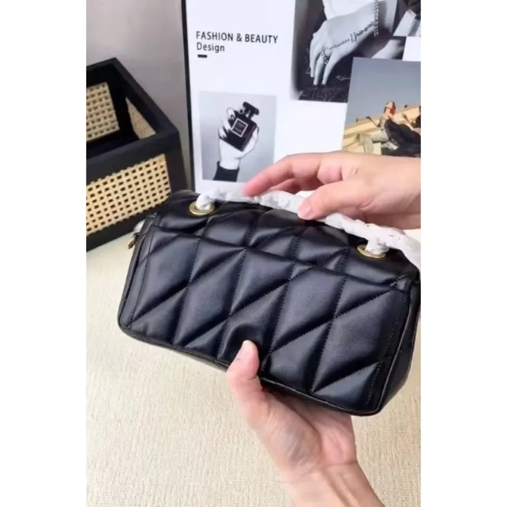 2026 high-end fashion diamond patterned chain shoulder crossbody bag, buy a small square bag and make a profit