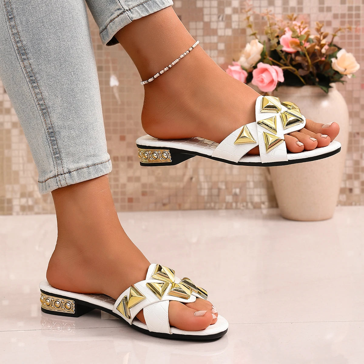 Summer Women Shoes Ladies Flip Flops Designer Outside Female Slippers Summer New Luxury Sandals Fashion Walking Open Toe Slides