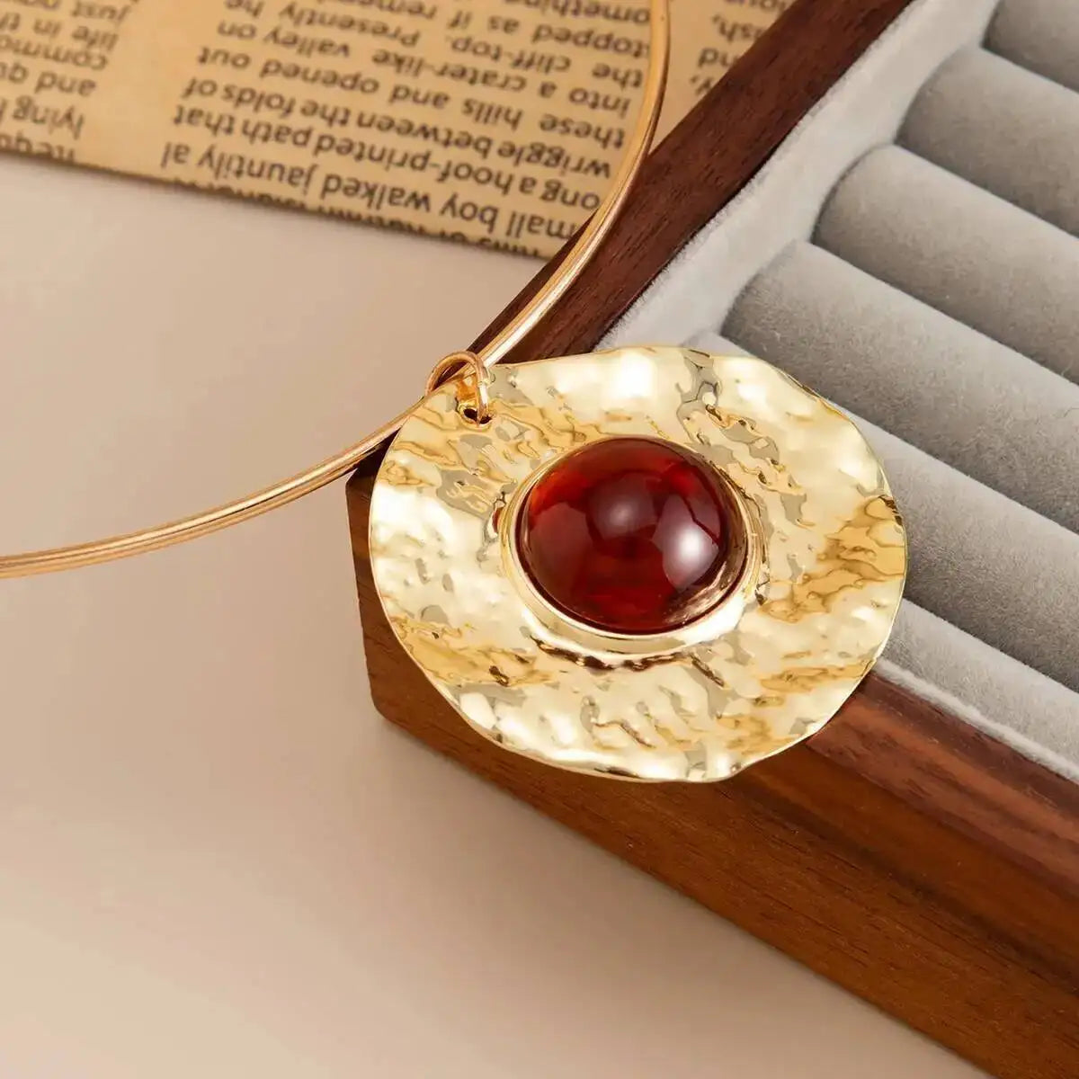KunJoe Elegant Circle Torques Choker Necklace for Women Vintage Resin Round Pendant Necklace 2026 Fashion Jewelry on the Neck