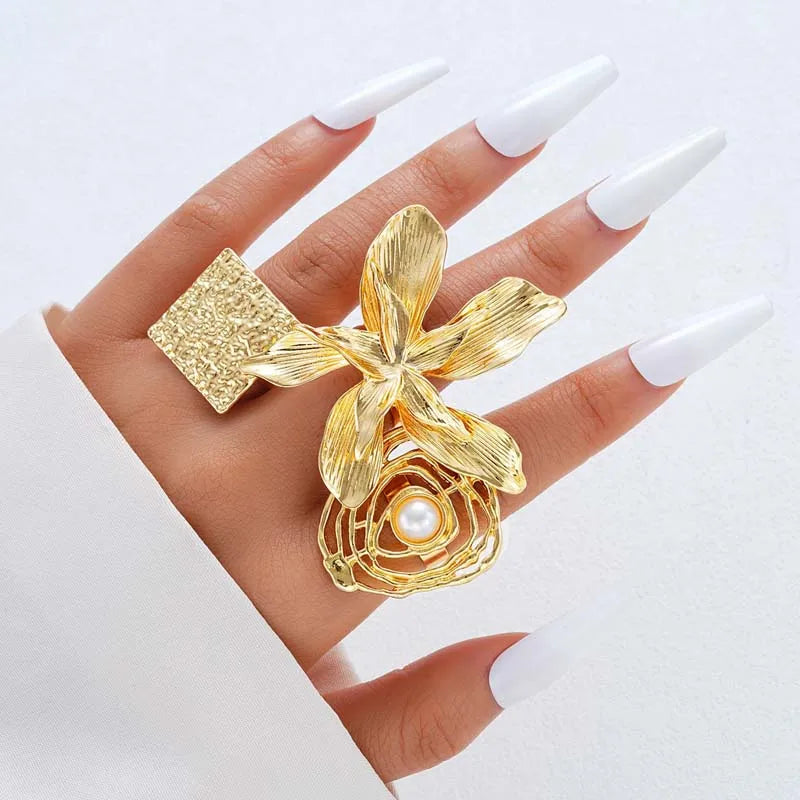4Pcs/Set Fashion Gold Color Imitation Pearl Flower Chunky Rings Set For Women Exaggerated Metal Hollow Geometric Ring Jewelry