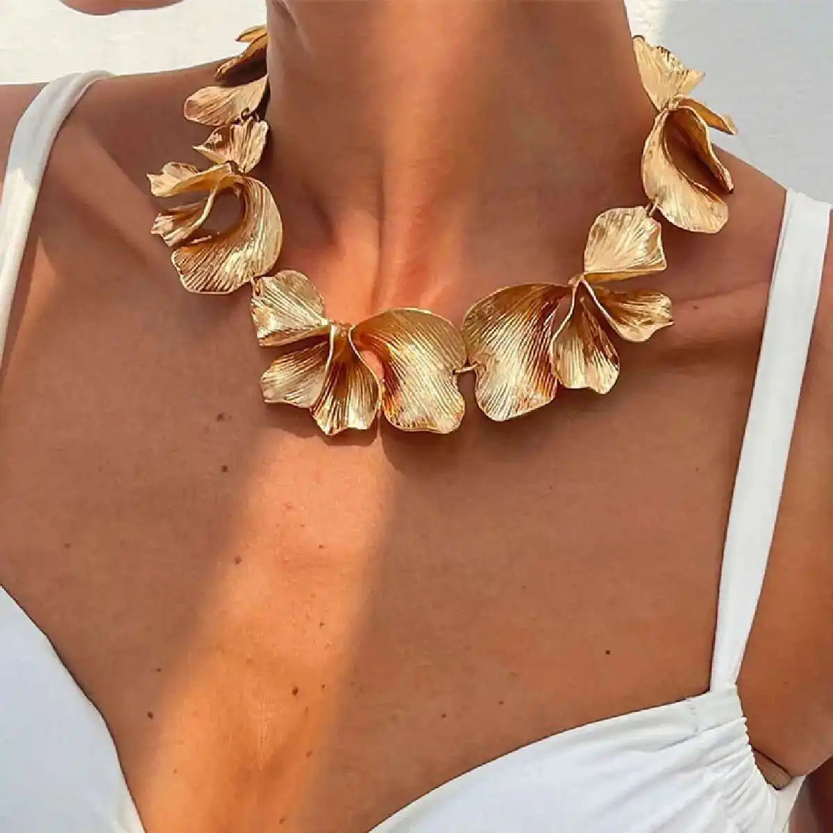 Salircon Vintage Design Irregular Metal Petal Flower Choker Necklace for Women Men Punk Creative Metal Clavicle Chain Jewelry