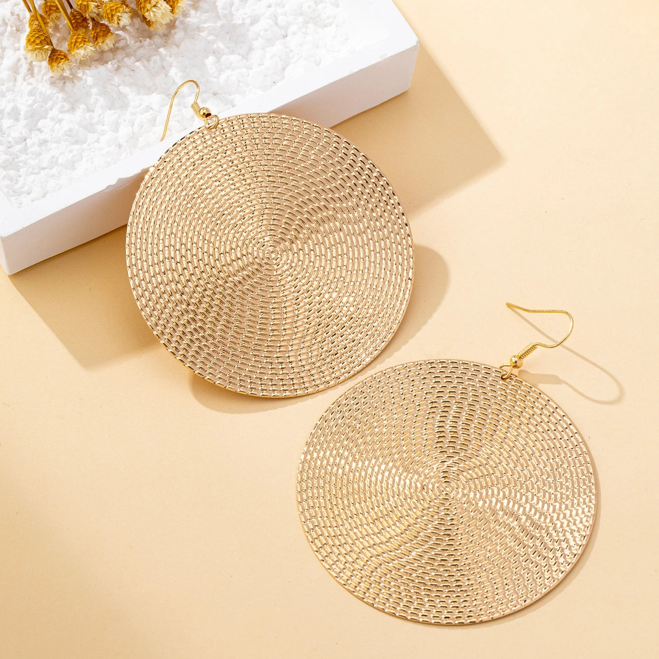 Women's Pendant Earrings, Metal Geometric Exaggerated Round Earrings, Suitable for Daily Wear and Vacation Wear