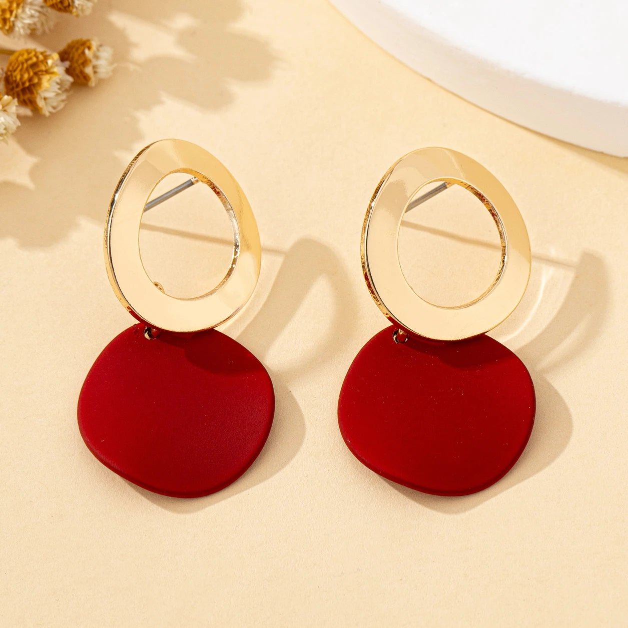 A Pair of Women's Earrings Wave Pattern Geometric Round Disc Stud Earrings Suitable for Daily and Vacation Wear