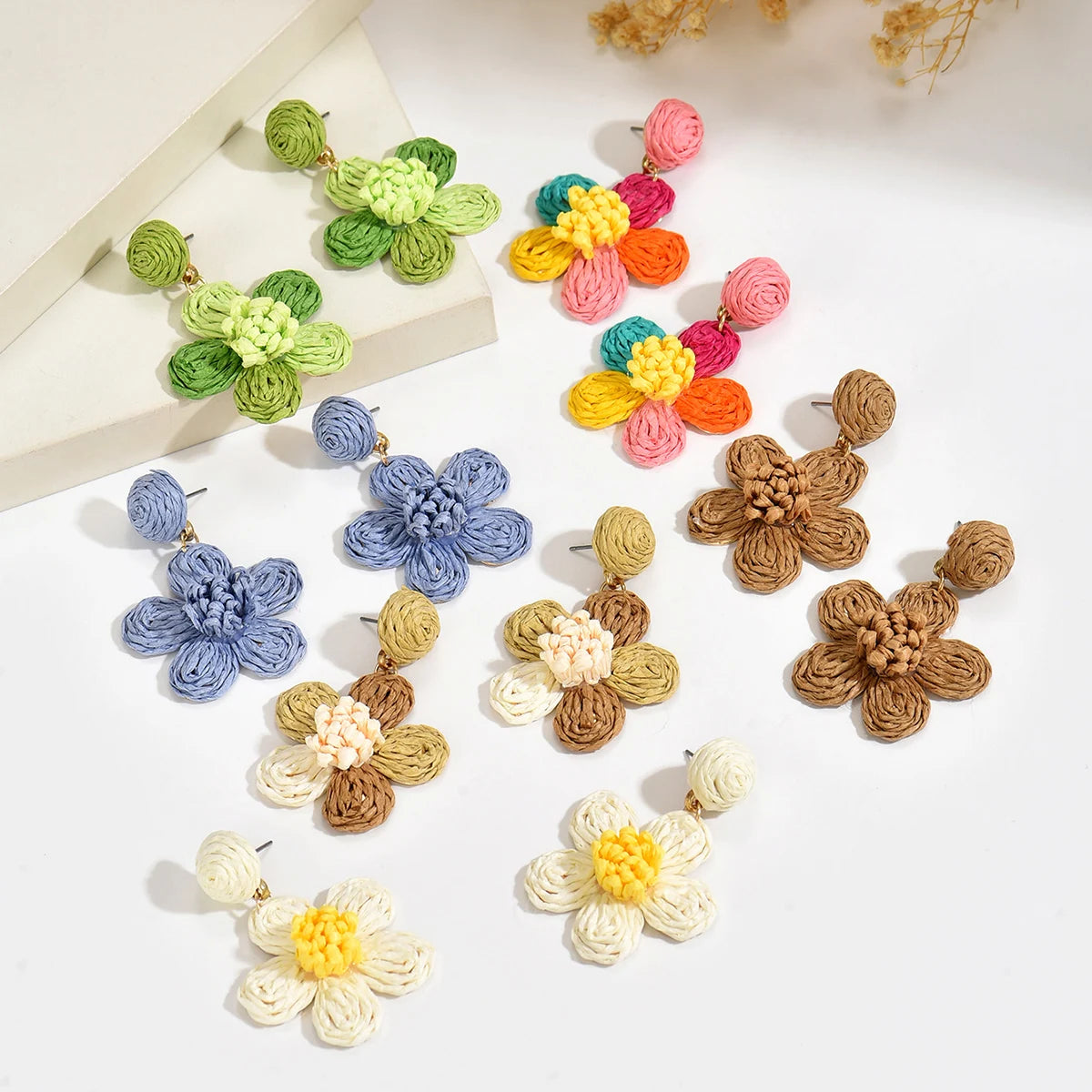 Women Multicolor Woven Straw Daisy Earrings Handmade Raffia Ball Floral Dangling Earrings Bohemian Holiday Party Accessories
