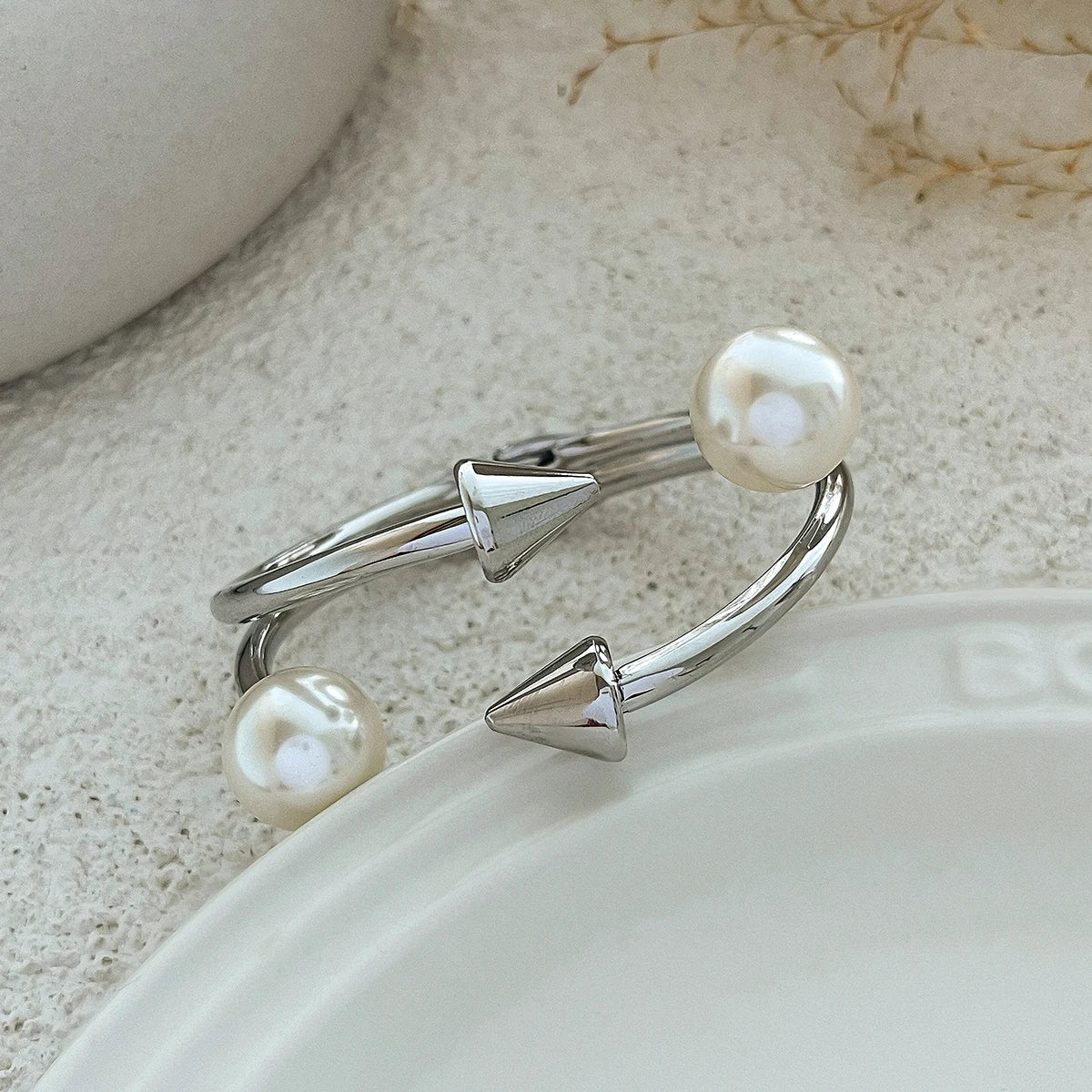 Salircon Aesthetic Design Vintage Geometric Texture Chunky Metal Bangles Women Charm Imitation Pearl Spring Bracelets Jewelry