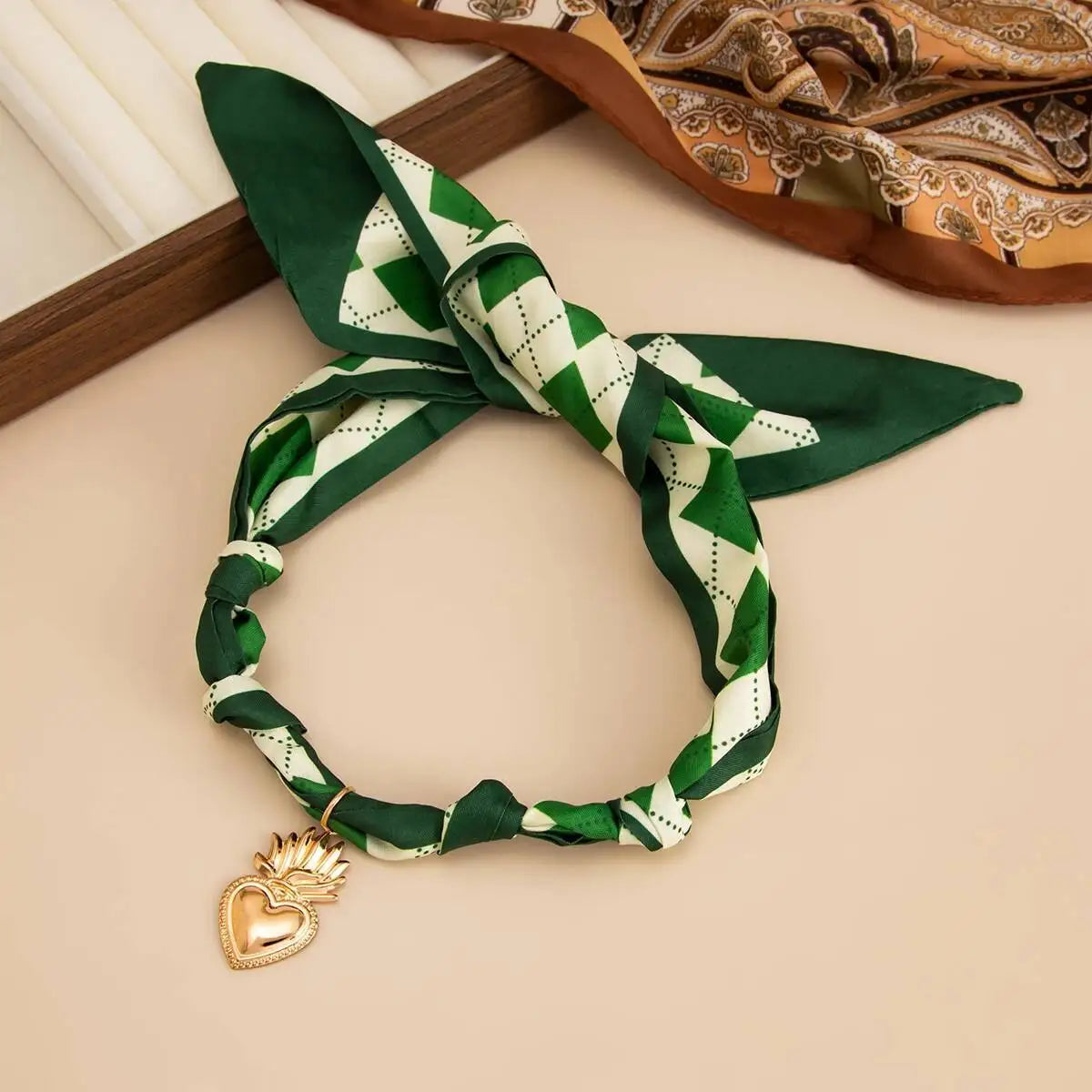Salircon Trendy Handmade Green Silk Ribbon Love Heart Pendant Necklace for Women Elegant Adjustable Clavicle Chain Charm Jewelry